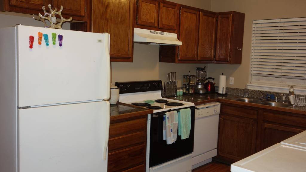 The Better Half Duplex Apartment ชาร์ล็อต ห้อง รูปภาพ