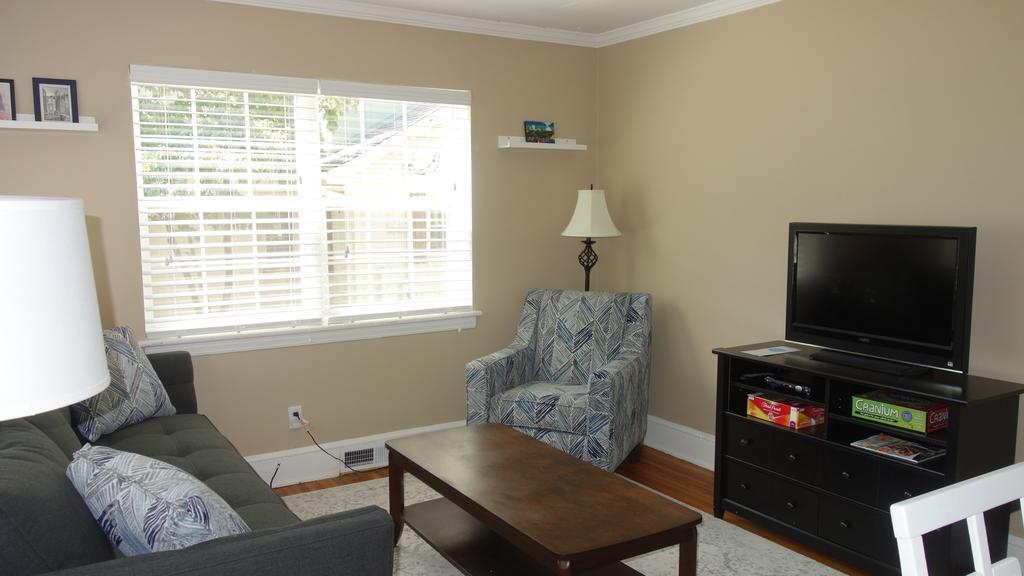 The Better Half Duplex Apartment ชาร์ล็อต ห้อง รูปภาพ